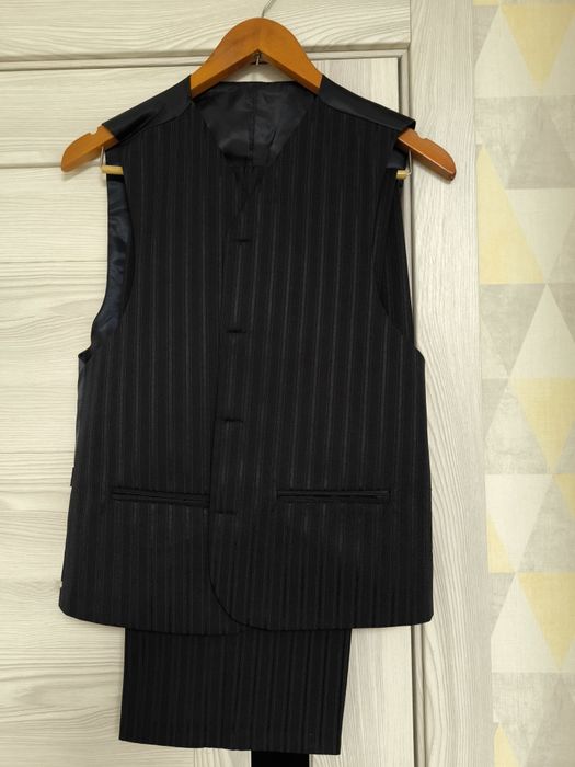 Продам мужские костюмы