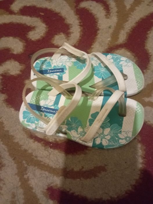 Босоножки для девочки