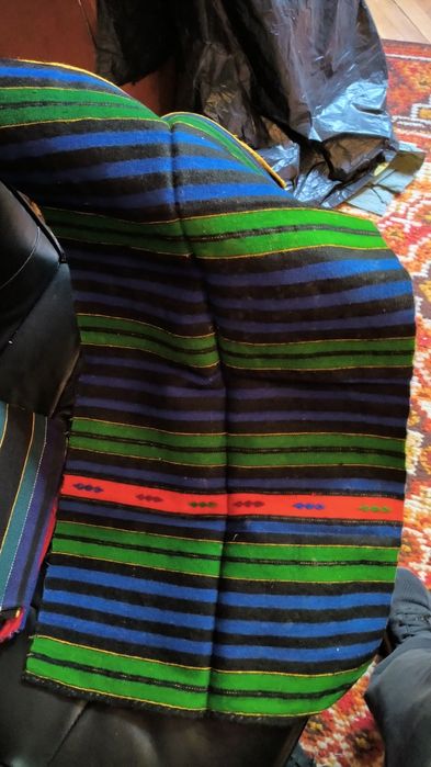 Български национални престилки и възглавници.