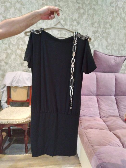 Продам чёрное платье