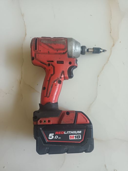 Bormasina milwaukee 250 lei