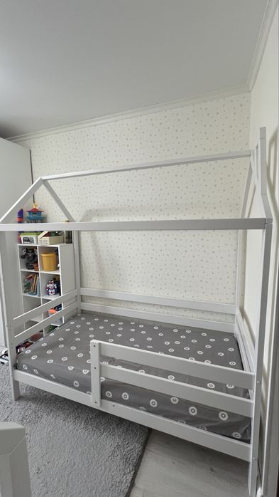 Продам кровать домик