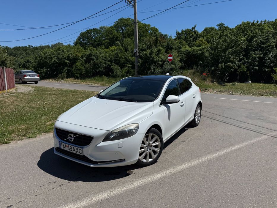 VOLVO V40 2014