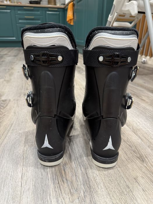 Лыжные ботинки Atomic