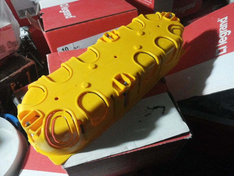 Подрозетники Legrand