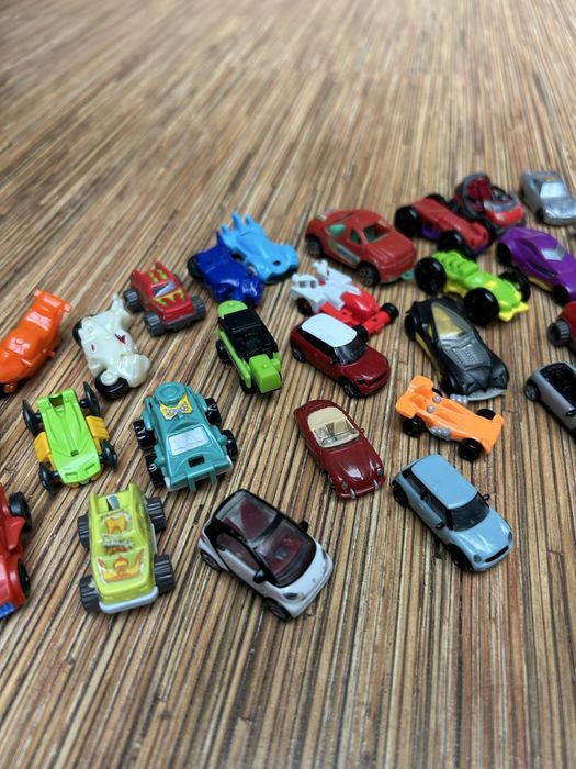Колекция стари играчки колички от kinder и други