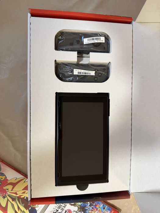 Nintendo switch + 11 игри + калъф за пренасяне + джойстик