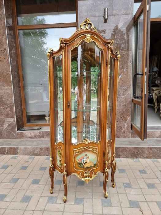 Италианска барокова ъглова витрина