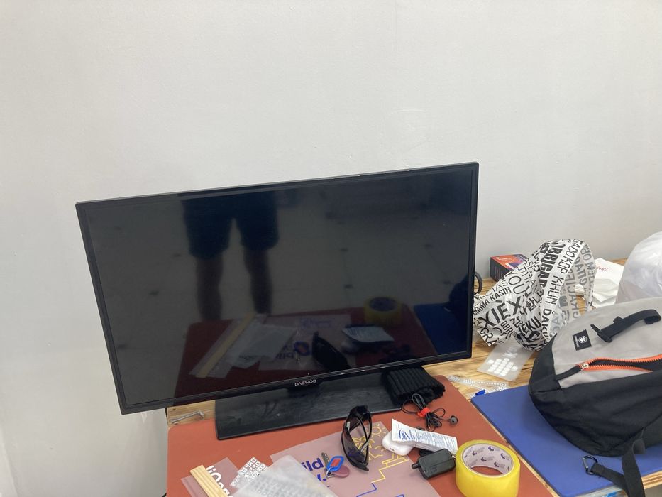 Продам срочно телевизор