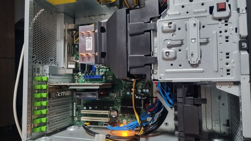 Unitate Workstation Fujitsu M730N: Xeon 2680v2/32GB RAM/GT730/SSD 160