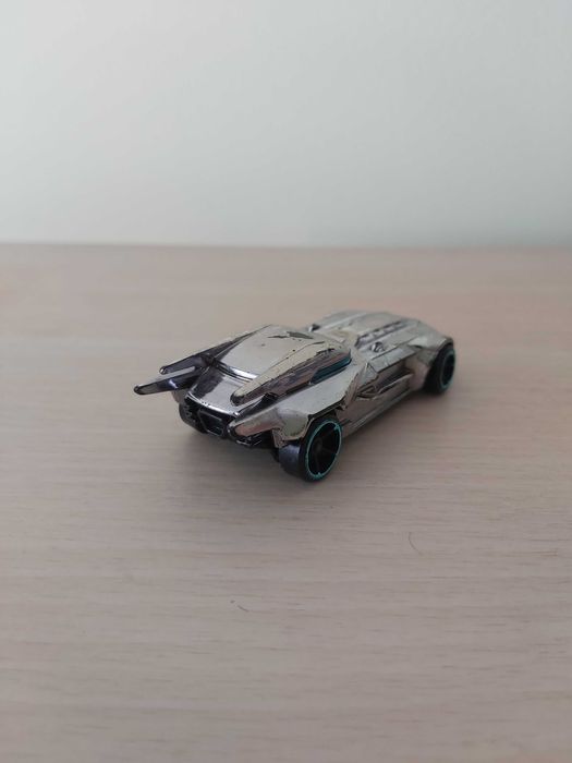 Vând machetă Batmobile  Hot Wheels