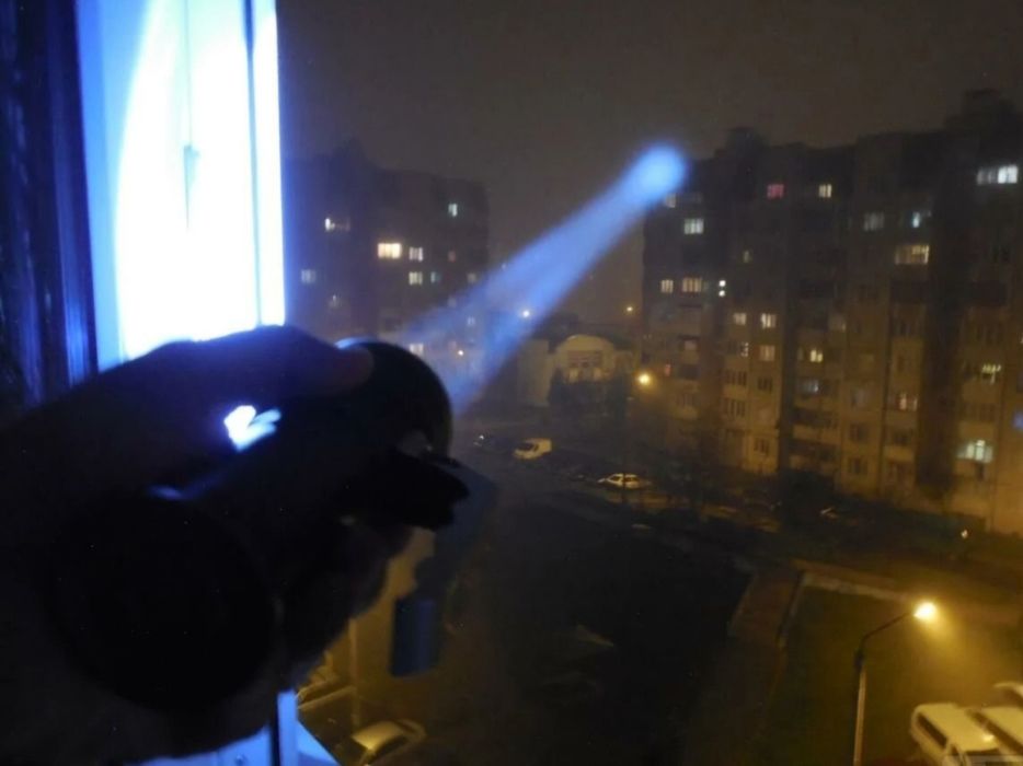 Супермощный фонарь - прожектор