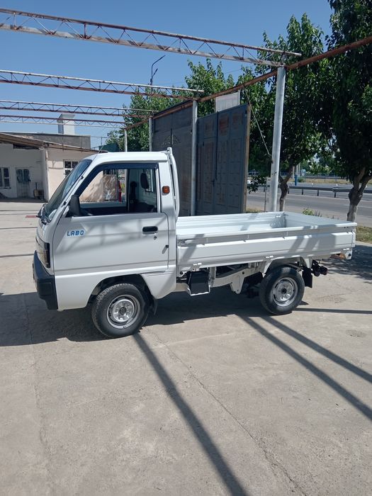 Labo oq radnoy balonida 30tali bilan 60 li gaz baloni bor