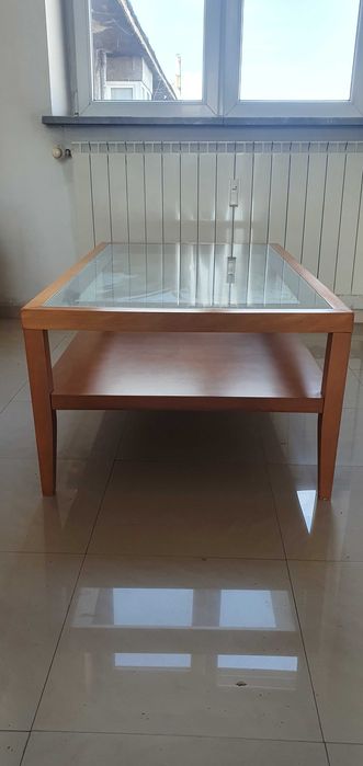 Холна масичка със стъклен плот