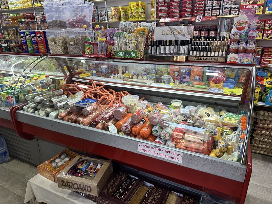 Vitrina Xolodilnik sotiladi srochna