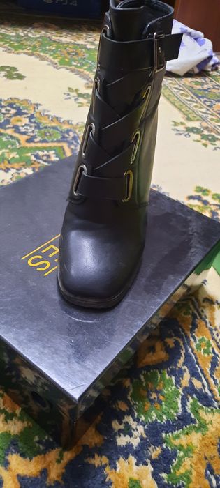 В продаже осенняя обувь