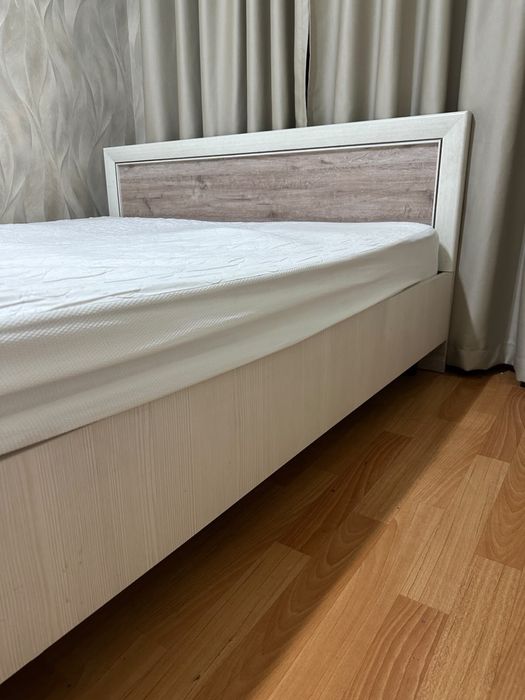 Двуспальная кровать