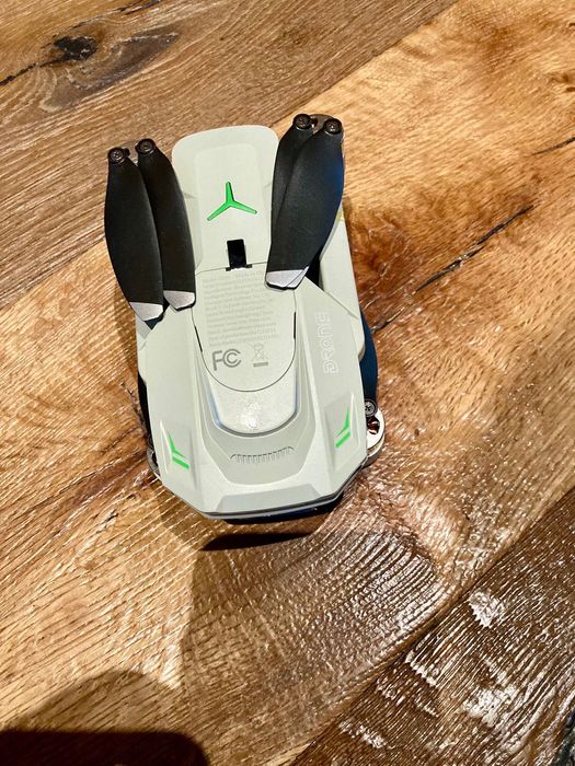 Сгъваем дрон с камера