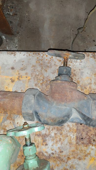 Продам краны на 50 . 4000т.т.