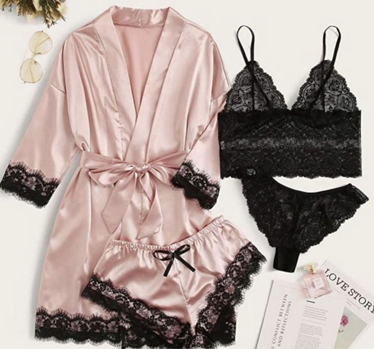 Набор домашней однжды.Праздничный комплект корсет с чулочками