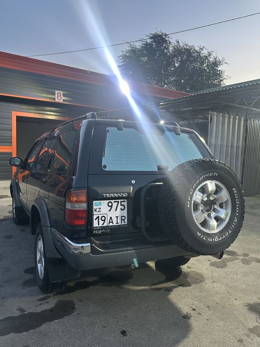 Nissan terrano 1997 года