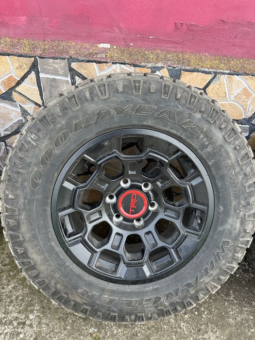 Тойота Хайлукс гуми с джанти