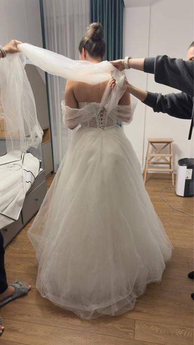 Vand rochie de mireasa