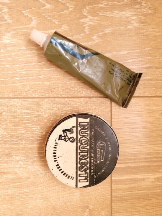 Set crema de ghete neagra/maro din anii 1980