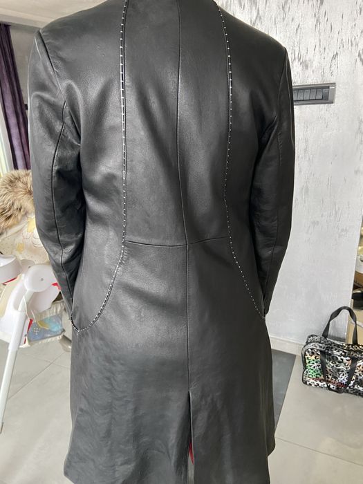 Дълго кожено манто