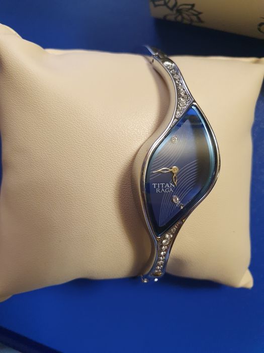 Ceas extrem de finut, nou-nouț, culoare albastra