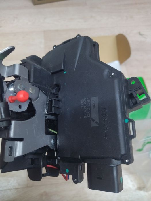 Замок на дверь Ауди а6с5