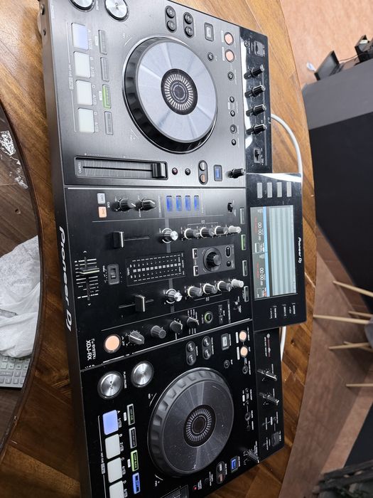 Pioneer DJ XDJ-RX – 2.400 lei (ușor negociabil) / consola dj /mixer dj