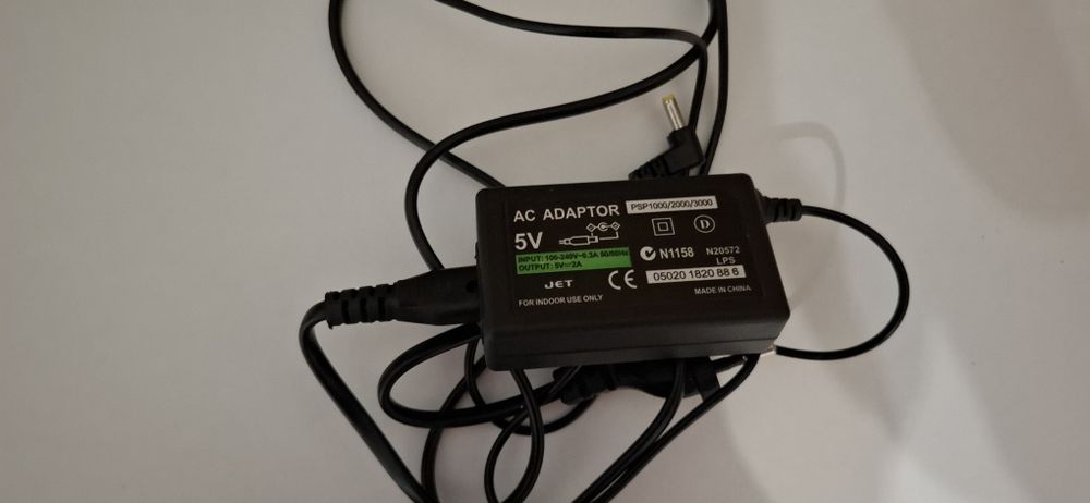 PSP Sony E1004 funtional + modat + jocuri incluse