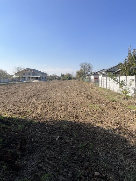 Teren Sabareni 2500m/deschidere 22m la drum asfaltat