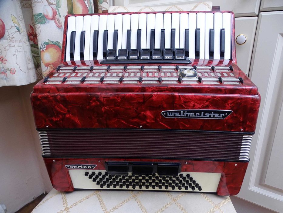 Акордеон Велтмайстер Серино 80 баса