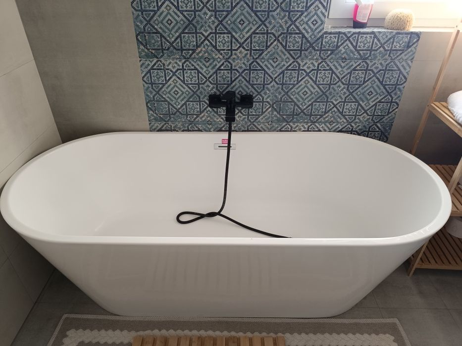 Vand cada free-standing