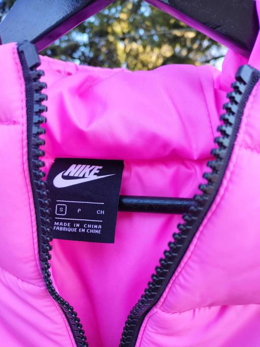 Ново ОРИГИНАЛНО дамско яке NIKE  -S размер