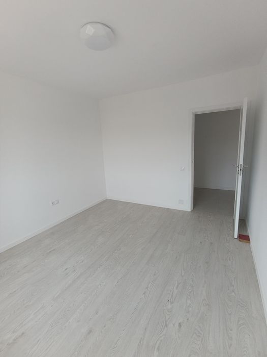 Vand apartament cu 3 camere