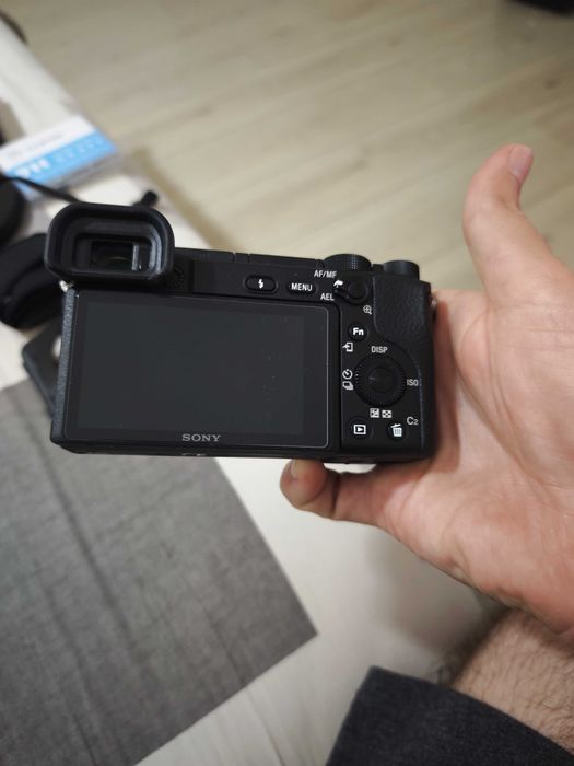 Sony Alpha 6400 (6086 кадъра като нов) + Sony 50 mm f/1.8 OSS и аксесоари