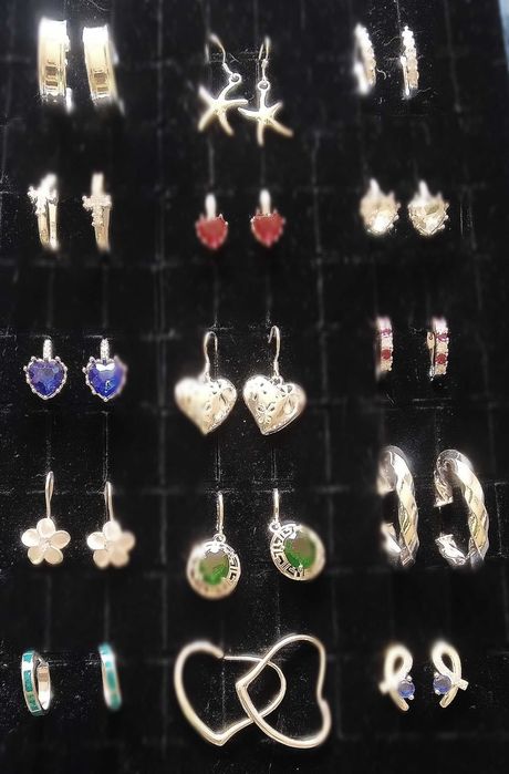 Нови, сребърни обеци. Голям избор от различни модели. Всеки -в кутия.