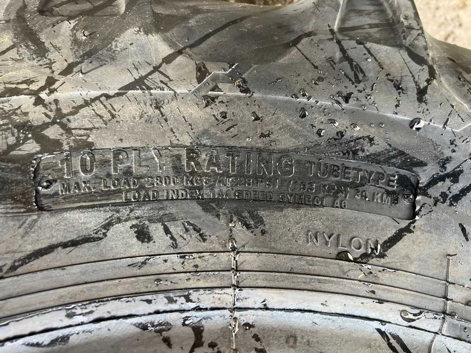 Marca OZKA pentru tractor spate 16.9-30 noi cu 10 pliuri