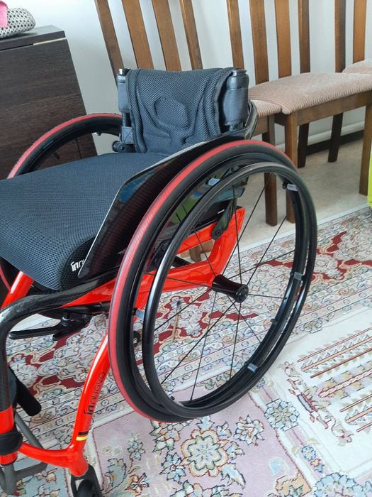 Продам инвалидную коляску