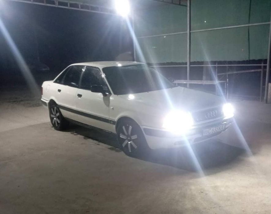 AUDI 80 сотилади