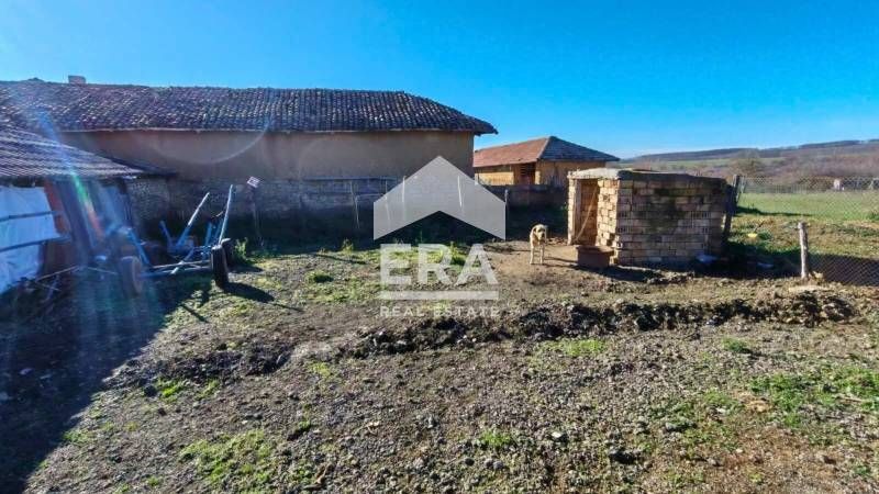 ЕКСКЛУЗИВНО! ЕРА ИмотиТе предлага за продажба Къща с дворно място, с.