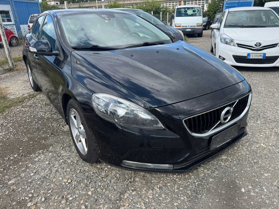 Volvo v 40 2.0  2017 г на части