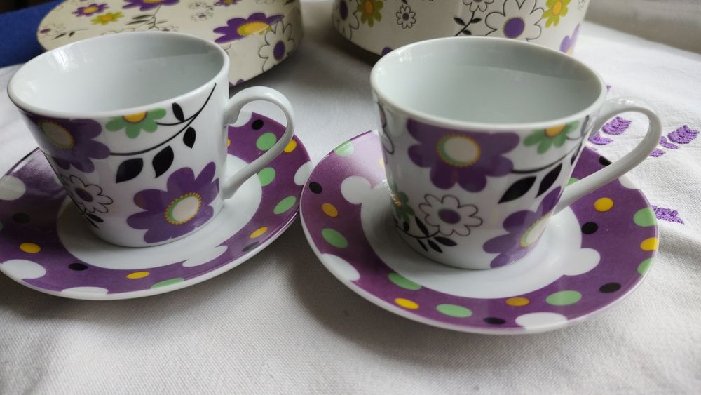 set 2 ceșcuțe+ farfuriuțe porțelan, noi