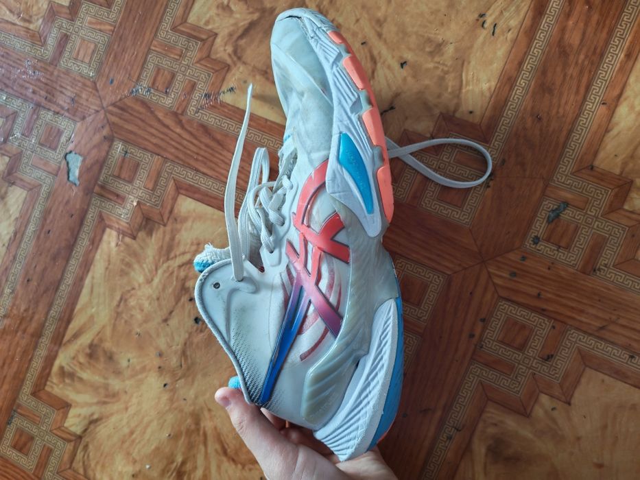 Продам кроссовки метараис