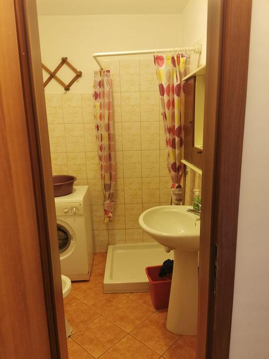 Închiriez garsoniera zona Confecții