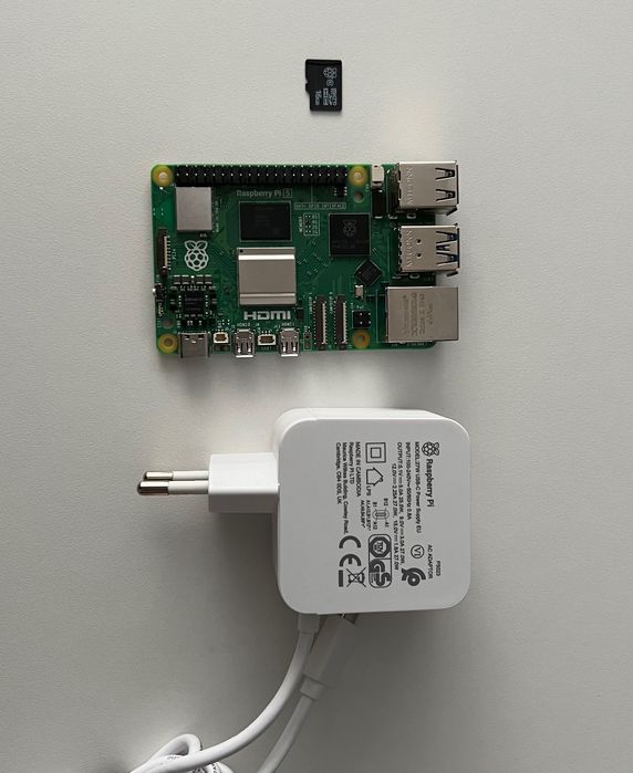 Raspberry Pi 5 4GB, Sursa 27w, Card MicroSD 16GB