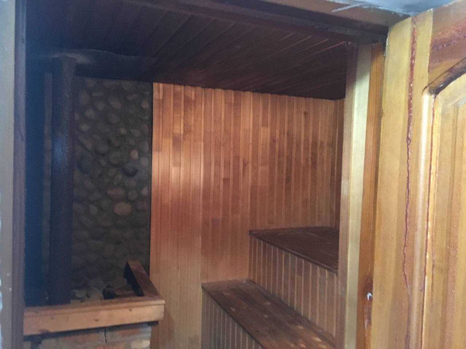 Продается дача с бассейном и сауной